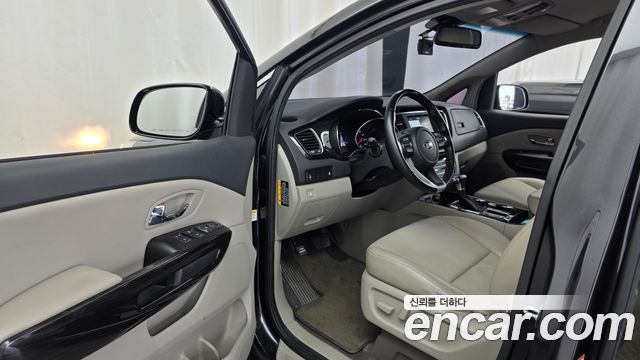 Kia Carnival 11-Seater Prestige 2019 — фото 10