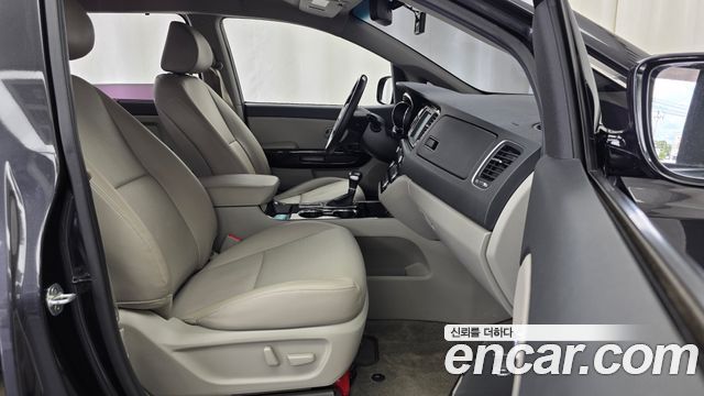 Kia Carnival 11-Seater Prestige 2019 — фото 11