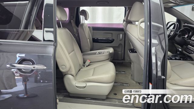 Kia Carnival 11-Seater Prestige 2019 — фото 12