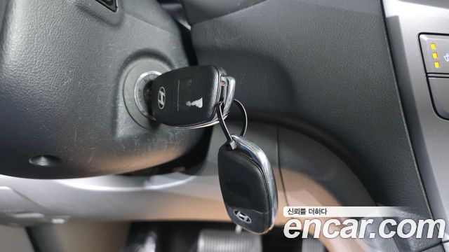 Hyundai Grand Starex Van 3-Seater Smart 2021 — фото 18