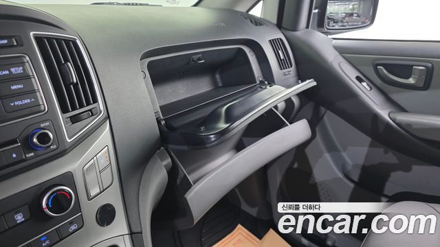 Hyundai Grand Starex Van 3-Seater Smart 2021 — фото 19