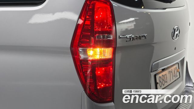 Hyundai Grand Starex Van 3-Seater Smart 2021 — фото 23