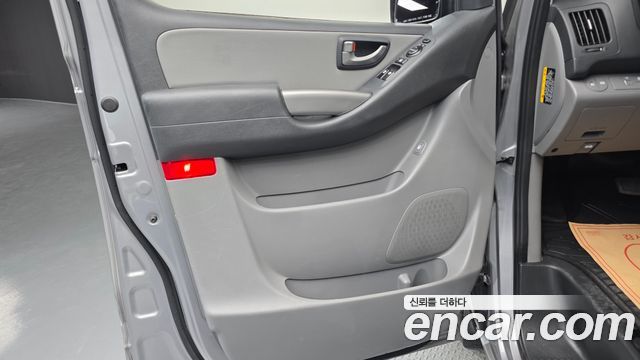 Hyundai Grand Starex Van 3-Seater Smart 2021 — фото 24