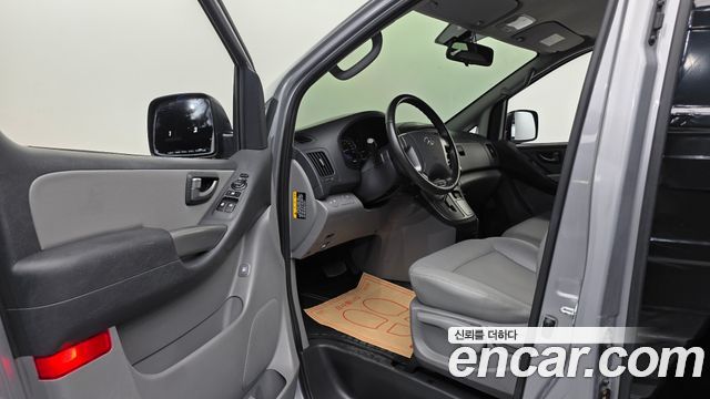 Hyundai Grand Starex Van 3-Seater Smart 2021 — фото 26