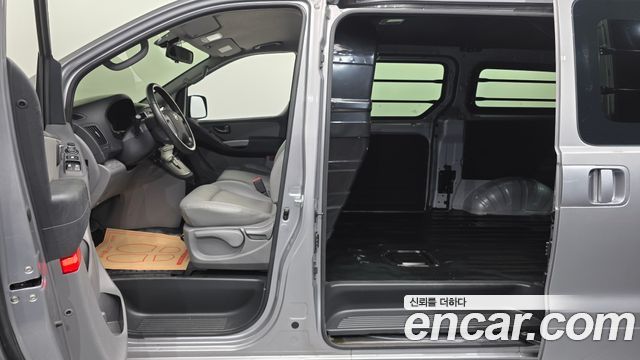 Hyundai Grand Starex Van 3-Seater Smart 2021 — фото 28