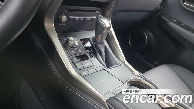 Lexus NX300h Executive 2021 — фото 9