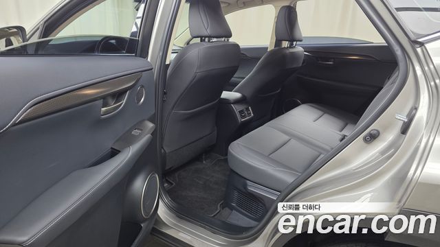 Lexus NX300h Executive 2021 — фото 12