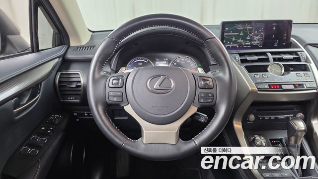Lexus NX300h Executive 2021 — фото 14