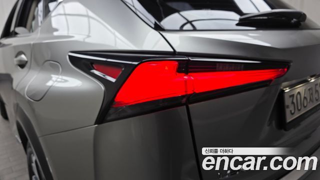 Lexus NX300h Executive 2021 — фото 23