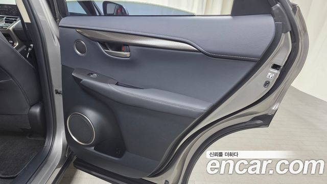Lexus NX300h Executive 2021 — фото 25