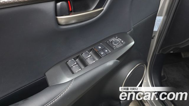Lexus NX300h Executive 2021 — фото 29