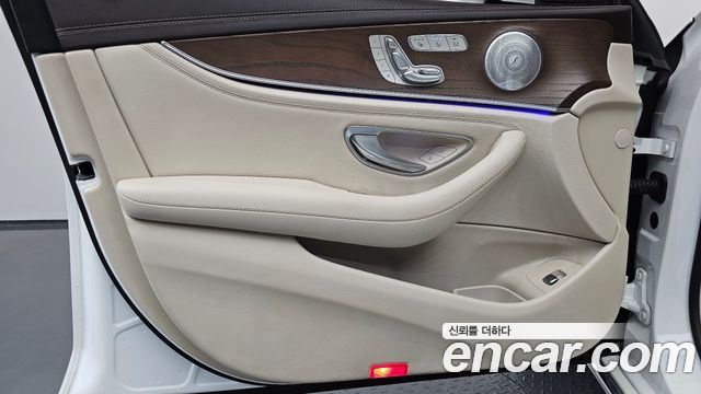 Mercedes-Benz E-Class (W213) E300 4MATIC Exclusive 2020 — фото 24