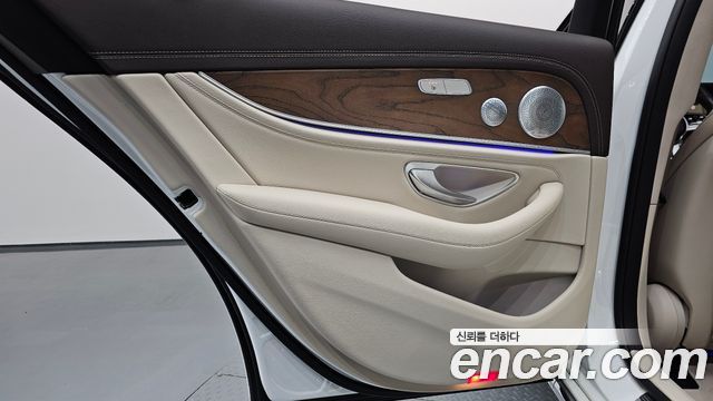 Mercedes-Benz E-Class (W213) E300 4MATIC Exclusive 2020 — фото 25