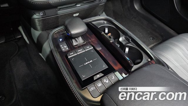 Lexus LS500 (V) 3.5 Luxury AWD 2021 — фото 9