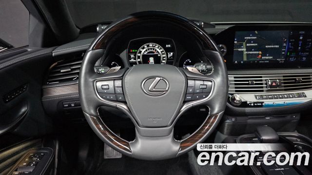 Lexus LS500 (V) 3.5 Luxury AWD 2021 — фото 17