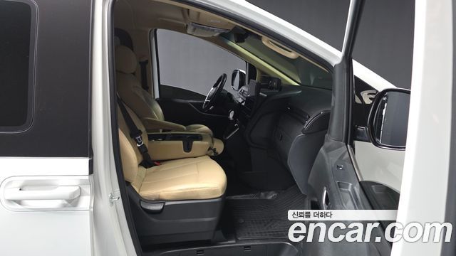Hyundai Staria 4WD Tourer 11-Seater Modern 2023 — фото 11