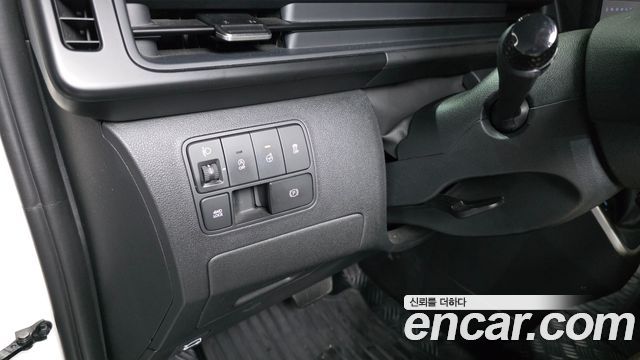 Hyundai Staria 4WD Tourer 11-Seater Modern 2023 — фото 14