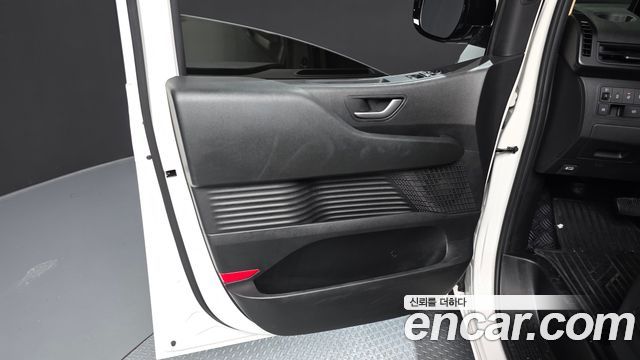 Hyundai Staria 4WD Tourer 11-Seater Modern 2023 — фото 24