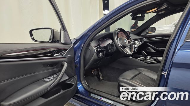 BMW 5 Series (G30) M550i xDrive 2021 — фото 10