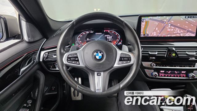 BMW 5 Series (G30) M550i xDrive 2021 — фото 13