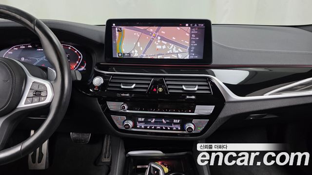 BMW 5 Series (G30) M550i xDrive 2021 — фото 14