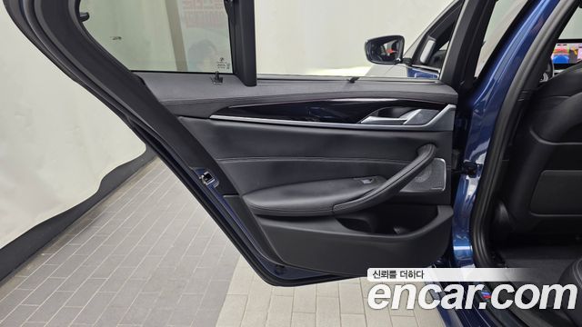 BMW 5 Series (G30) M550i xDrive 2021 — фото 25