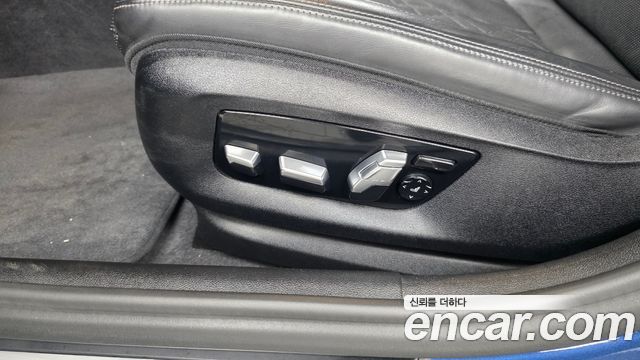 BMW 5 Series (G30) M550i xDrive 2021 — фото 32