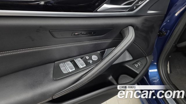 BMW 5 Series (G30) M550i xDrive 2021 — фото 34