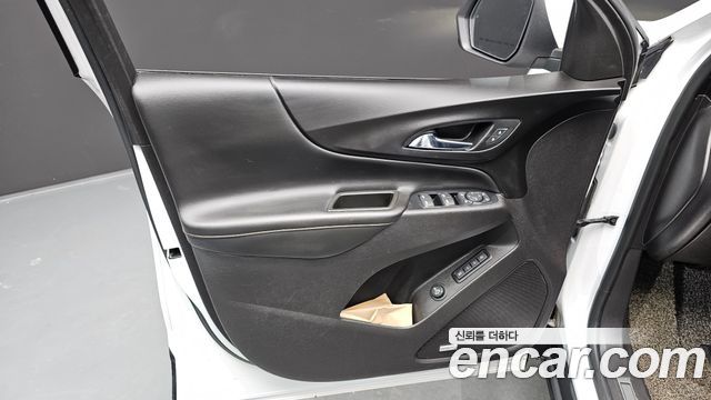 Chevrolet Equinox 2WD Premier Exclusive 2018 — фото 24