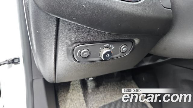 Chevrolet Equinox 2WD Premier Exclusive 2018 — фото 29