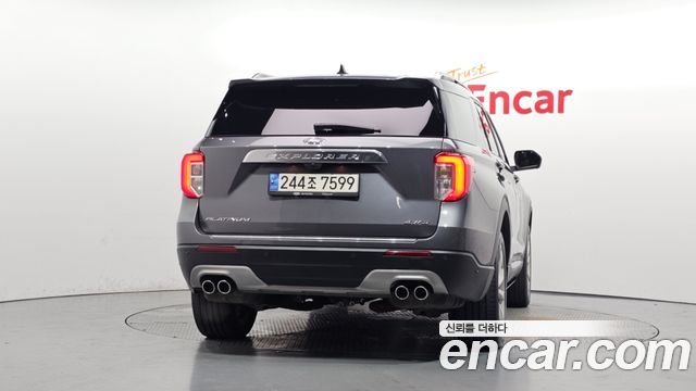 Ford Explorer (VI) 3.0 Platinum 4WD 2022 — фото 4