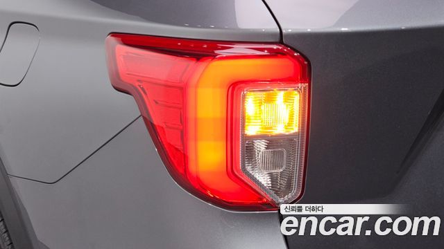 Ford Explorer (VI) 3.0 Platinum 4WD 2022 — фото 23