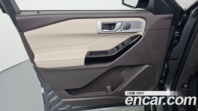 Ford Explorer (VI) 3.0 Platinum 4WD 2022 — фото 24