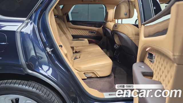 Bentley Bentayga 4.0 V8 2022 — фото 12