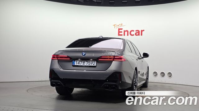 BMW 5 Series (G60) 530e xDrive M Sport Pro 2026 — фото 4