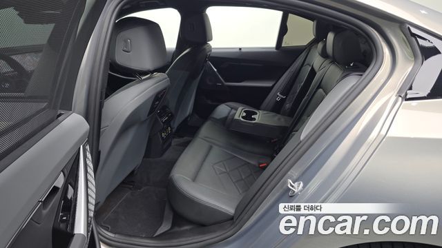 BMW 5 Series (G60) 530e xDrive M Sport Pro 2026 — фото 11