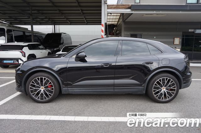 Porsche Macan EV 4S 2025 — фото 19