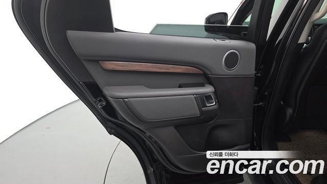 Land Rover Discovery 5 3.0 TD6 HSE 2018 — фото 25