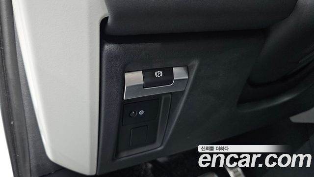 Land Rover Defender (L663) 110 D250 S 2022 — фото 15