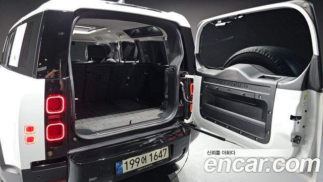 Land Rover Defender (L663) 110 D250 S 2022 — фото 20