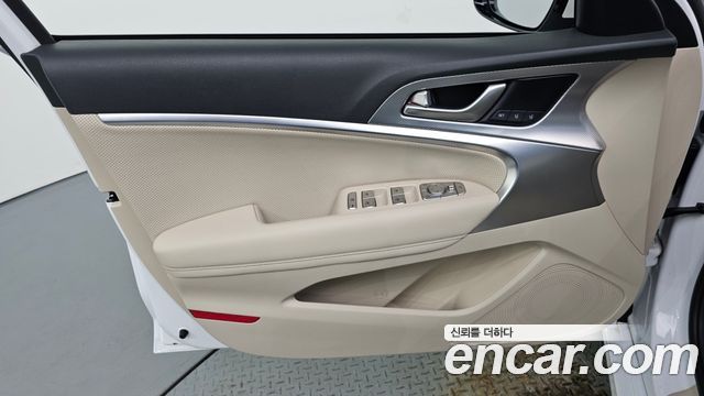 Genesis G70 Gasoline 2.0T 2WD 2023 — фото 24