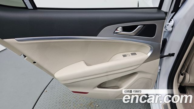 Genesis G70 Gasoline 2.0T 2WD 2023 — фото 25