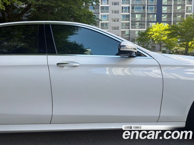 Mercedes-Benz E-Class (W213) E220d 4MATIC AMG Line 2022 — фото 2