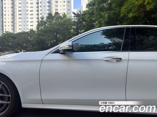 Mercedes-Benz E-Class (W213) E220d 4MATIC AMG Line 2022 — фото 3