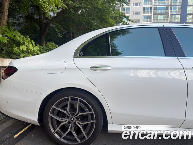 Mercedes-Benz E-Class (W213) E220d 4MATIC AMG Line 2022 — фото 4