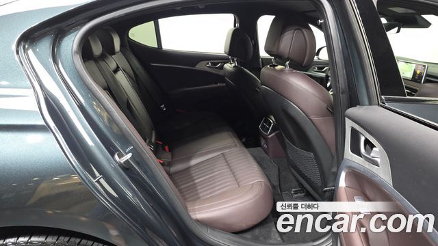 Genesis G70 Gasoline 2.5T 4WD 2024 — фото 16