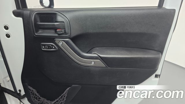 Jeep Wrangler (JK) 3.6 Sport 2Door 2017 — фото 31