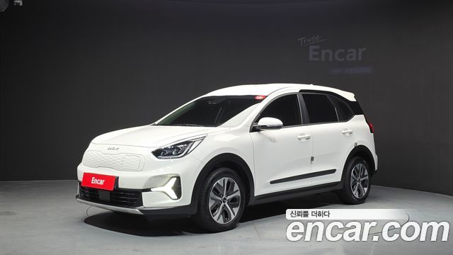Kia Niro Plus Air 2024 — фото 1