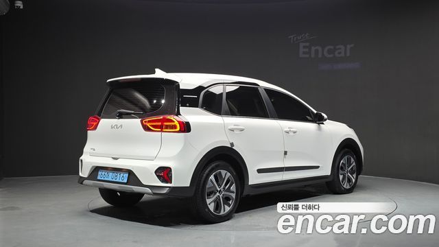 Kia Niro Plus Air 2024 — фото 2