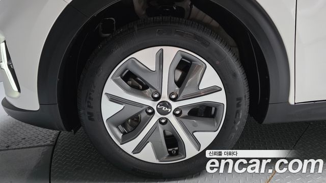 Kia Niro Plus Air 2024 — фото 5